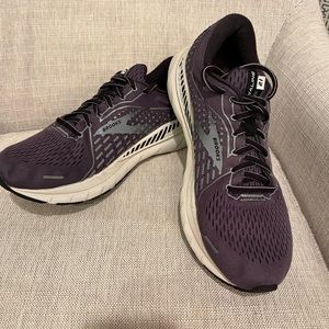 Brooks Men’s Adrenaline GTS 21